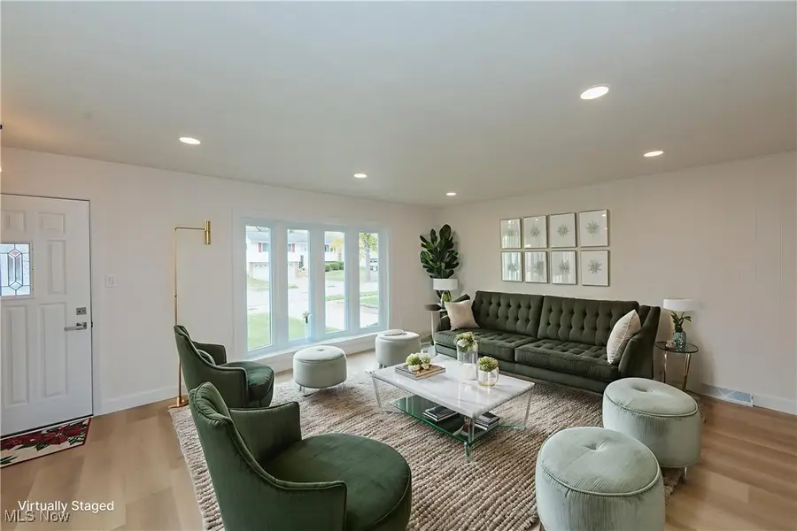 11183 Johnson Drive, Parma, OH 44130 - Image #2