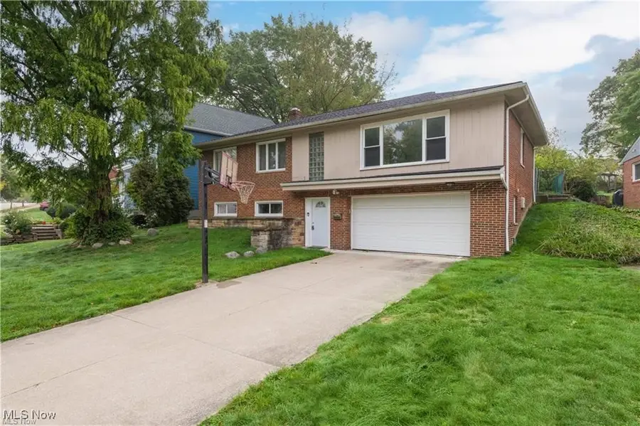 23728 Glenhill Drive, Beachwood, OH 44122 - Image #2