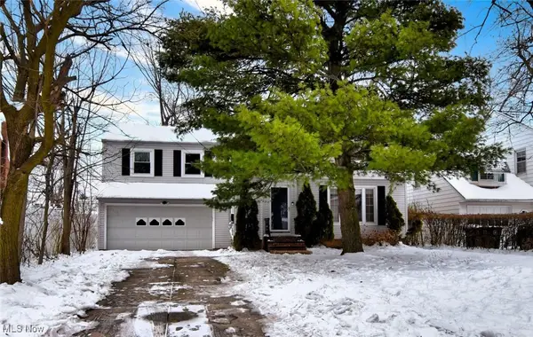 1491 Edgefield Road, Lyndhurst, OH 44124