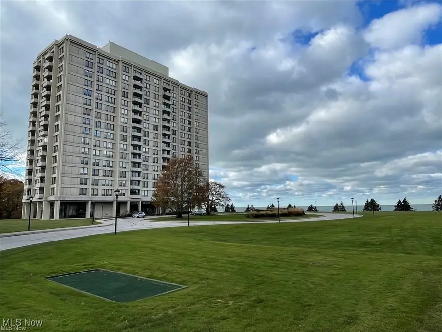 2 Bratenahl Place #2D, Bratenahl, OH 44108 - Image #2