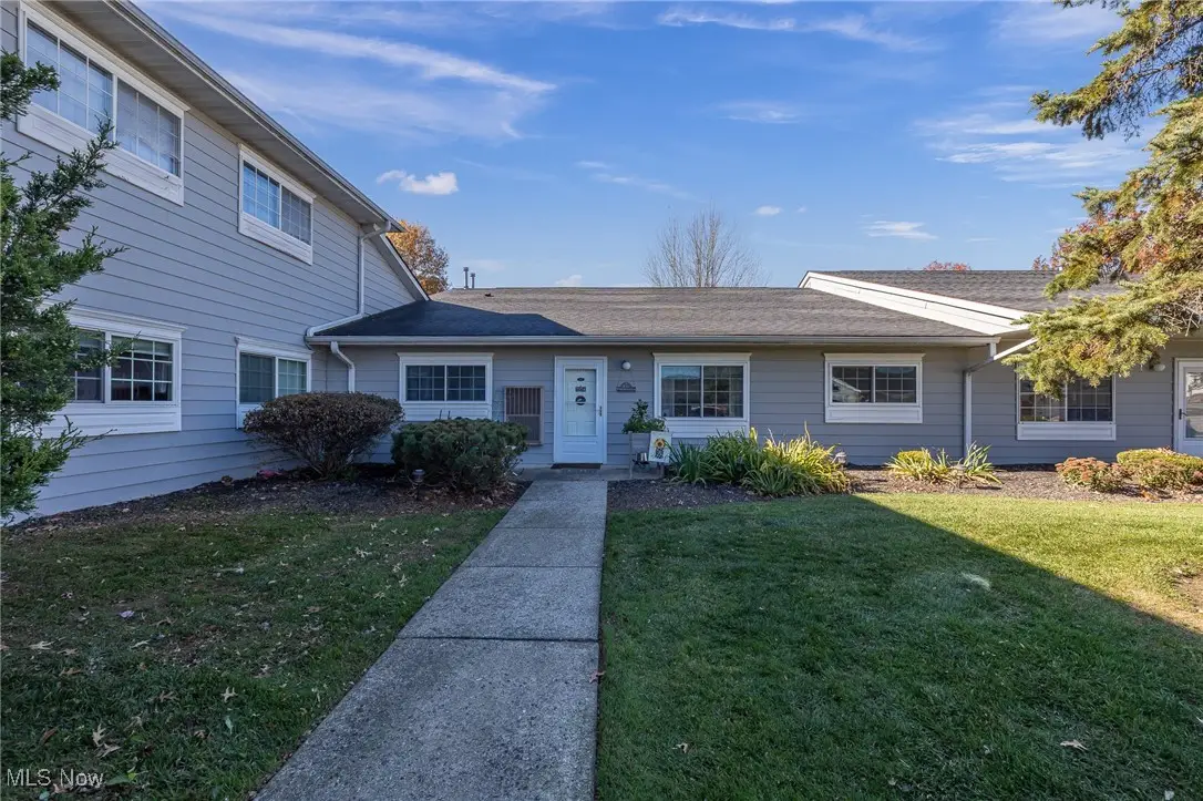27069 Oakwood Circle #117W, Olmsted Township, OH 44138 - Image #1