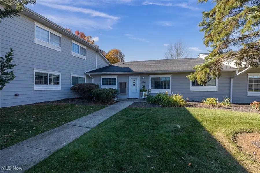 27069 Oakwood Circle #117W, Olmsted Township, OH 44138 - Image #2