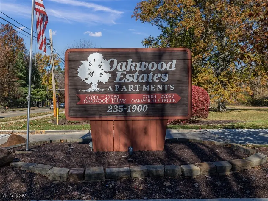 27069 Oakwood Circle #117W, Olmsted Township, OH 44138 - Image #3