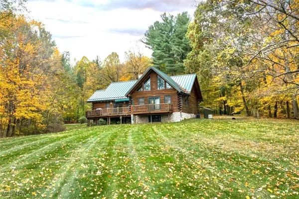 8885 Locust Sw Street, Sherrodsville, OH 44675