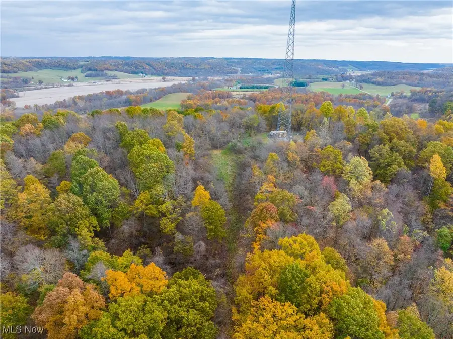 8898 Pleasant Valley Se Road, Uhrichsville, OH 44683 - Image #2