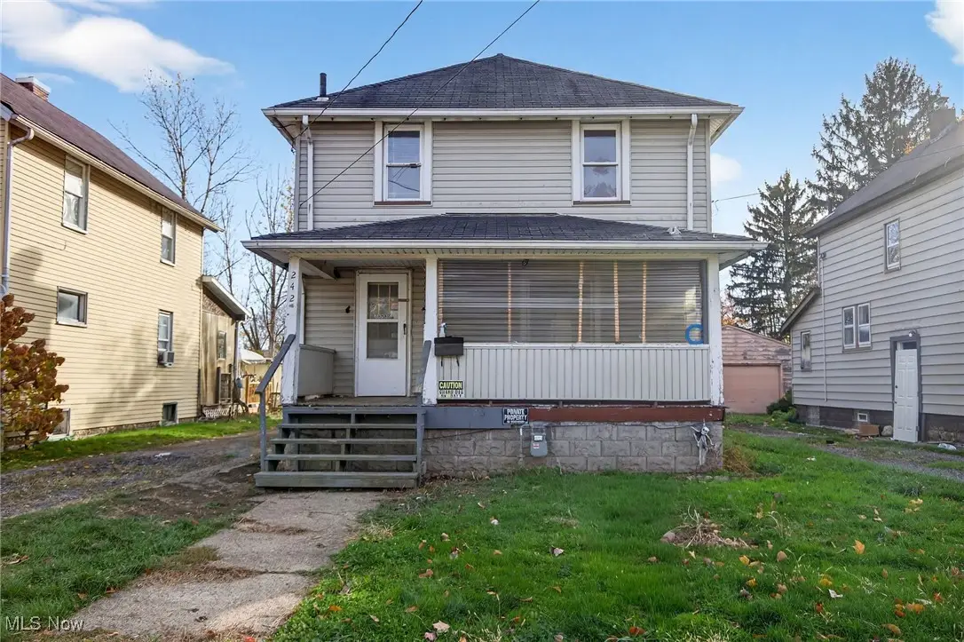 242 Idylwild Ne Street, Warren, OH 44483 - Image #1
