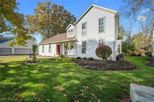 8013 Amberly Nw Circle, North Canton, OH 44720