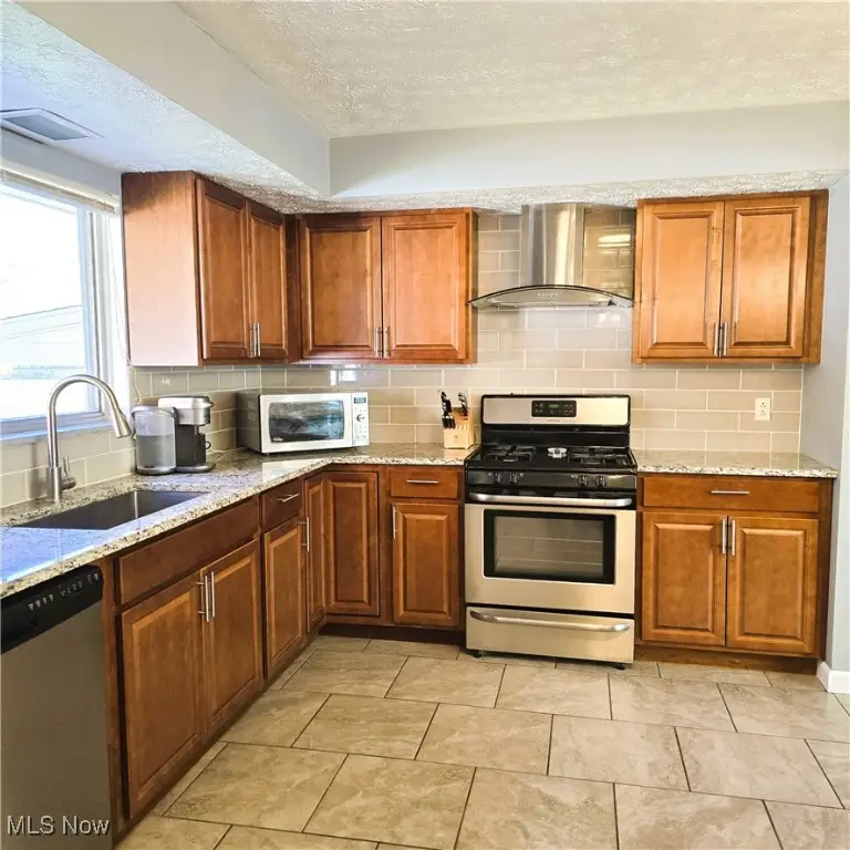 15510 Sandalhaven Drive, Middleburg Heights, OH 44130 - Image #2