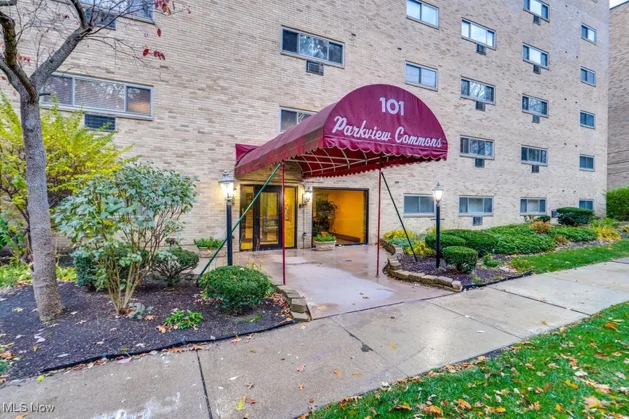 101 S Rocky River Drive #401, Berea, OH 44017 - Image #2