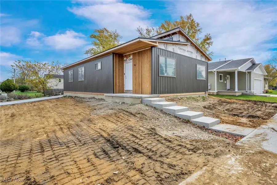 455 S Van Buren Avenue, Barberton, OH 44203 - Image #2