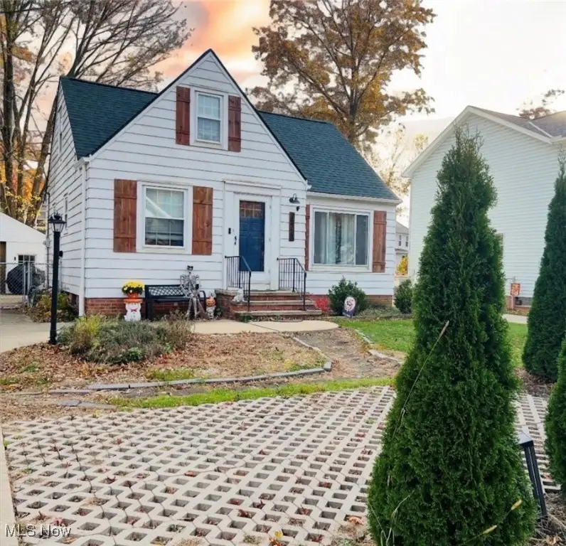 25725 Cook Road, Olmsted Falls, OH 44138 - Image #1