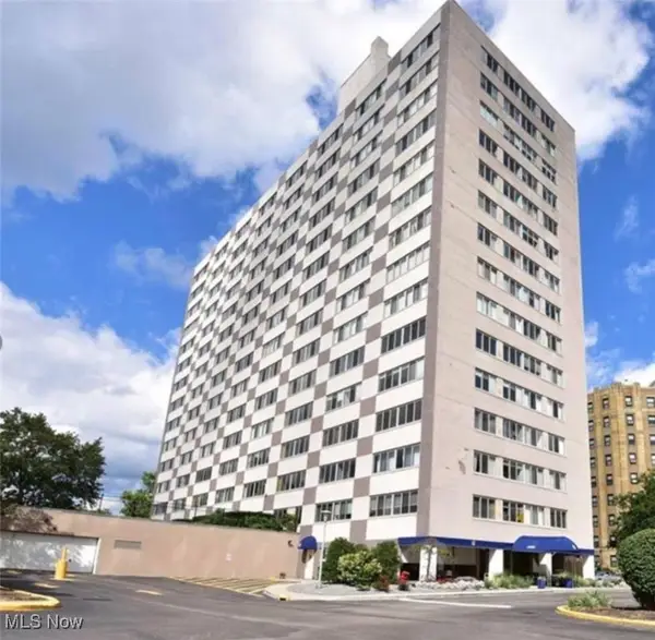 12520 Edgewater Drive #303, Lakewood, OH 44107