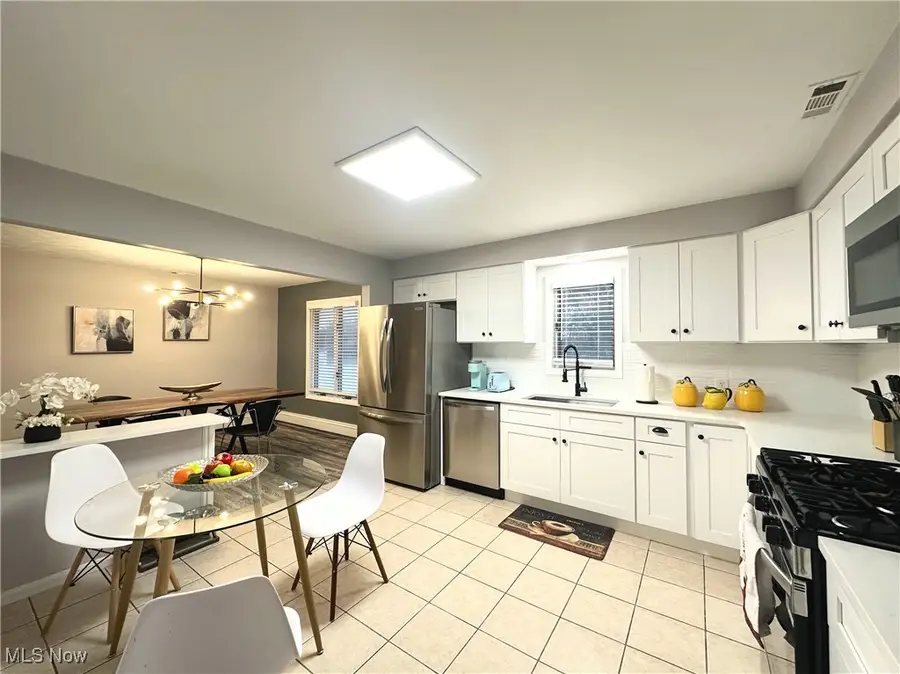 7610 Royal Ridge Drive, Parma, OH 44129 - Image #3