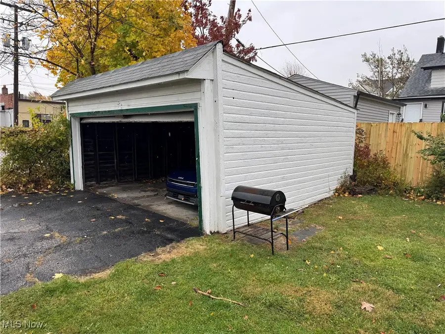 817 Helmsdale Road, Cleveland Heights, OH 44112 - Image #3