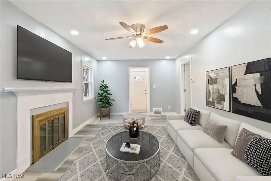 16402 Cloverside Avenue, Cleveland, OH 44128 - Image #3