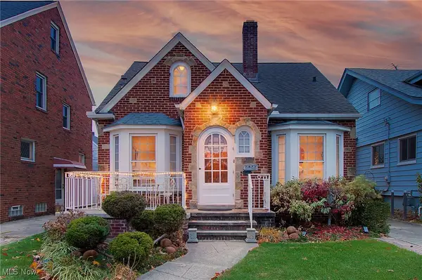 2099 Olive Avenue, Lakewood, OH 44107