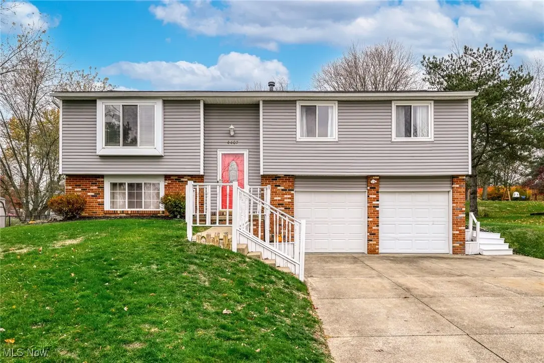 4407 Sunnyview Drive, Uniontown, OH 44685 - Image #1