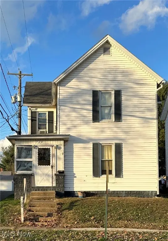 720 Pine Street, Coshocton, OH 43812