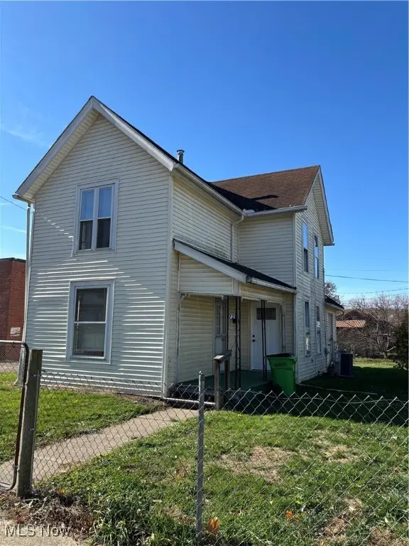 731 S Lawn Avenue, Coshocton, OH 43812