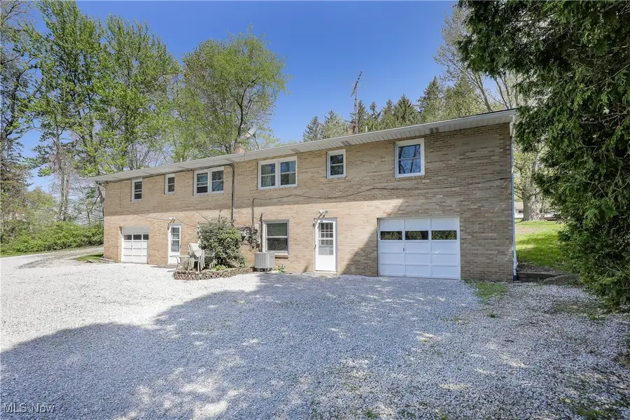 3300 Twin Hills Nw Street, Uniontown, OH 44685 - Image #2