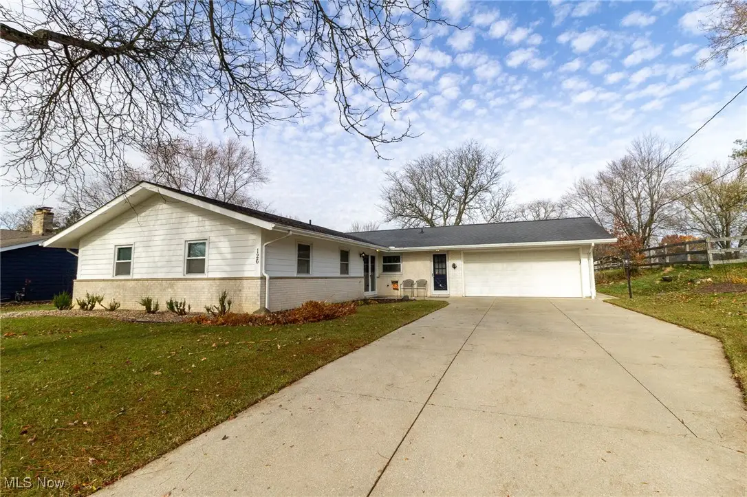 126 Greenbriar Drive, Aurora, OH 44202 - Image #1