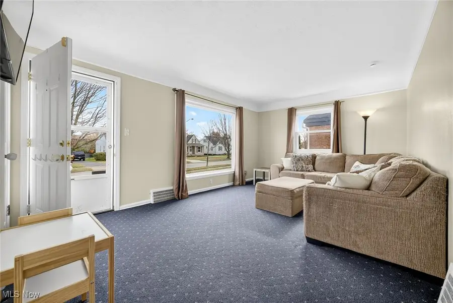 1424 Parkview Drive, Lyndhurst, OH 44124 - Image #3