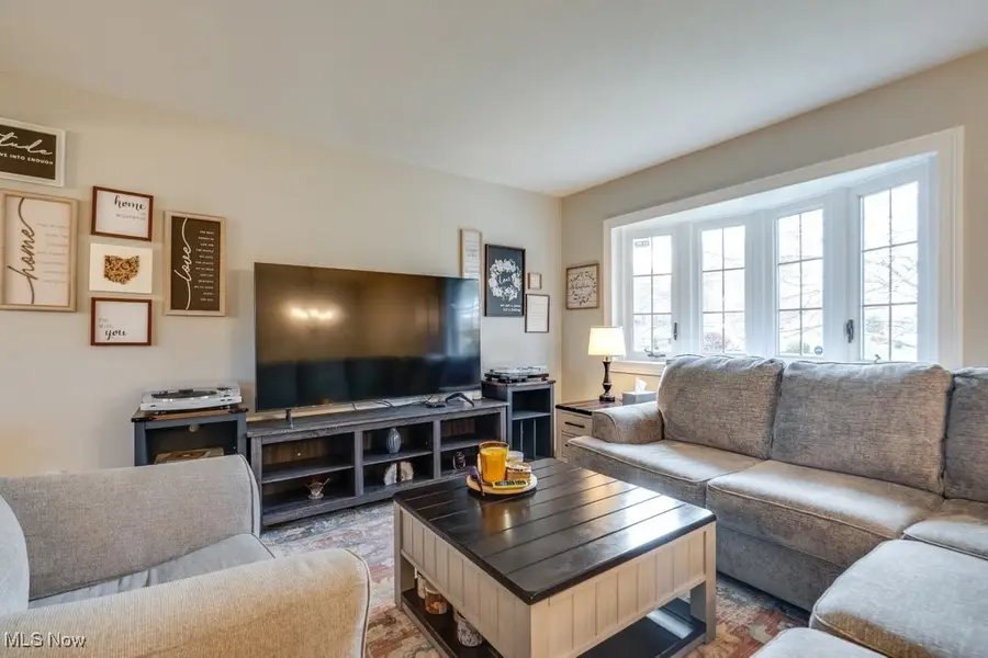 354 Hiwood Avenue, Munroe Falls, OH 44262 - Image #2