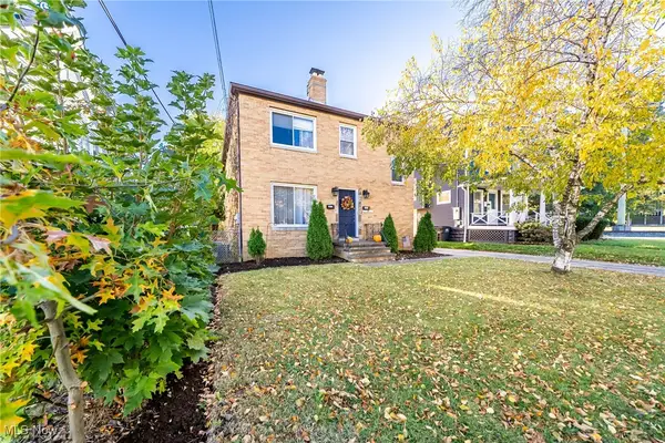 1313 Saint Charles Avenue, Lakewood, OH 44107