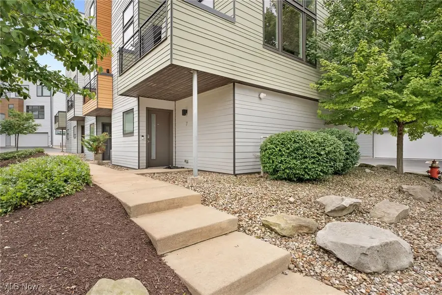 18875 Riversouth Terrace #7, Fairview Park, OH 44126 - Image #2