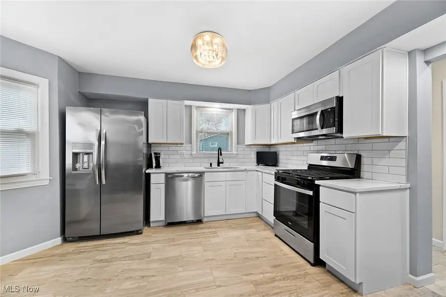 385 Hilliard Road, Elyria, OH 44035 - Image #3