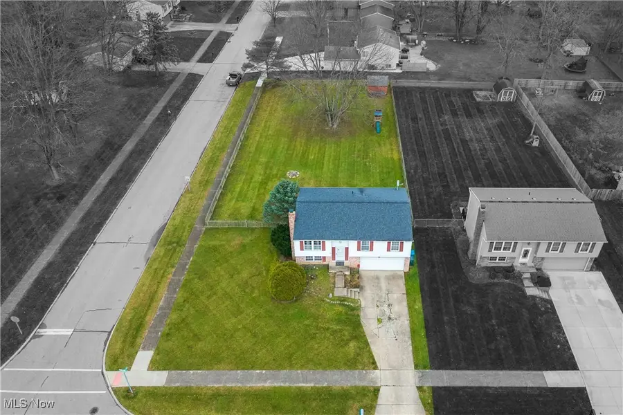 8574 Fairlane Drive, Olmsted Township, OH 44138 - #3