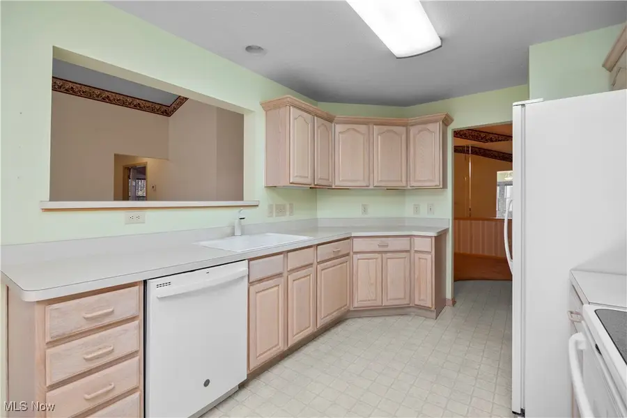 30621 Iris Court, North Olmsted, OH 44070 - Image #2