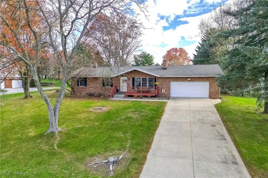 13324 Carnation Nw Avenue, Hartville, OH 44632 - Image #2