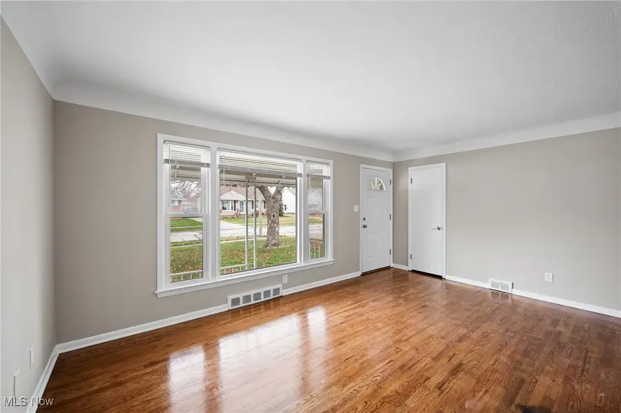 29488 Woodway Drive, Wickliffe, OH 44092 - Image #3