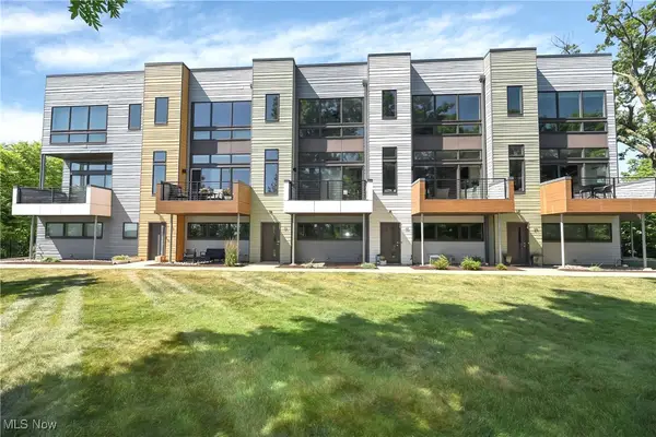 18875 Riversouth Terrace #31, Fairview Park, OH 44126