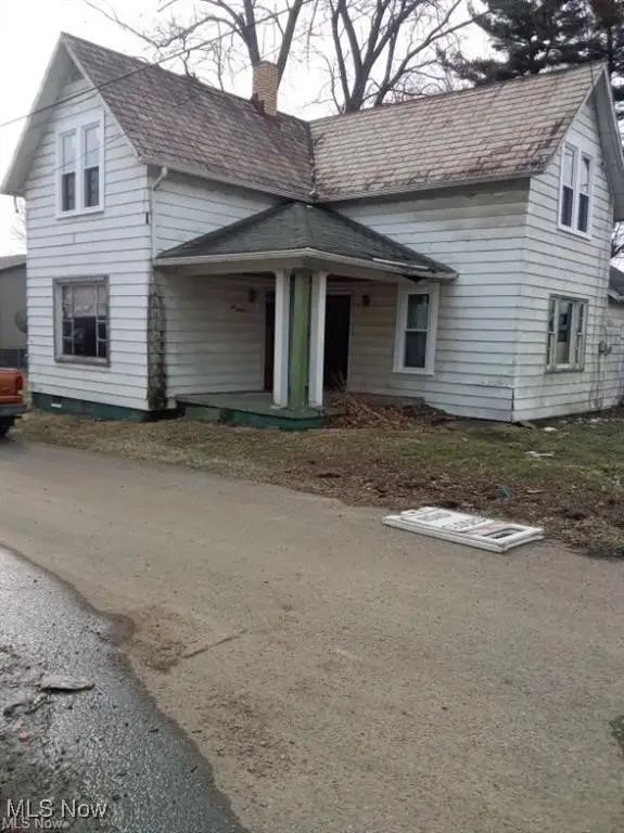 230 2nd Drive, New Philadelphia, OH 44663