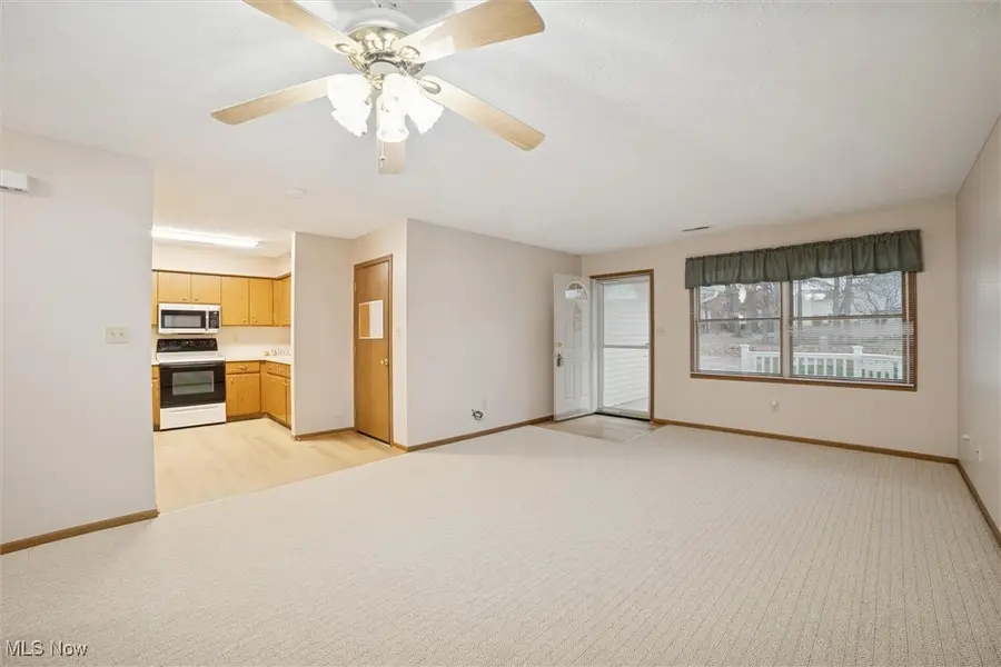 202 W Heatherwood Drive, Barberton, OH 44203 - Image #3