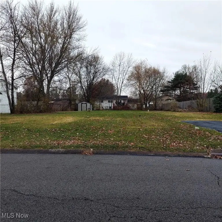 639 Aurora Drive, Youngstown, OH 44505 - Image #2