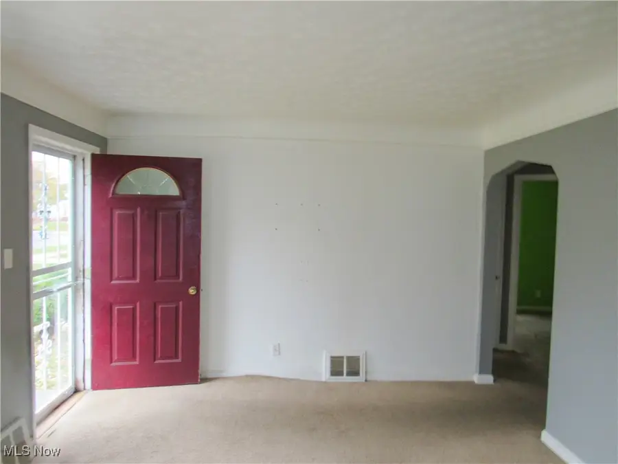 21102 Raymond Street, Maple Heights, OH 44137 - Image #3