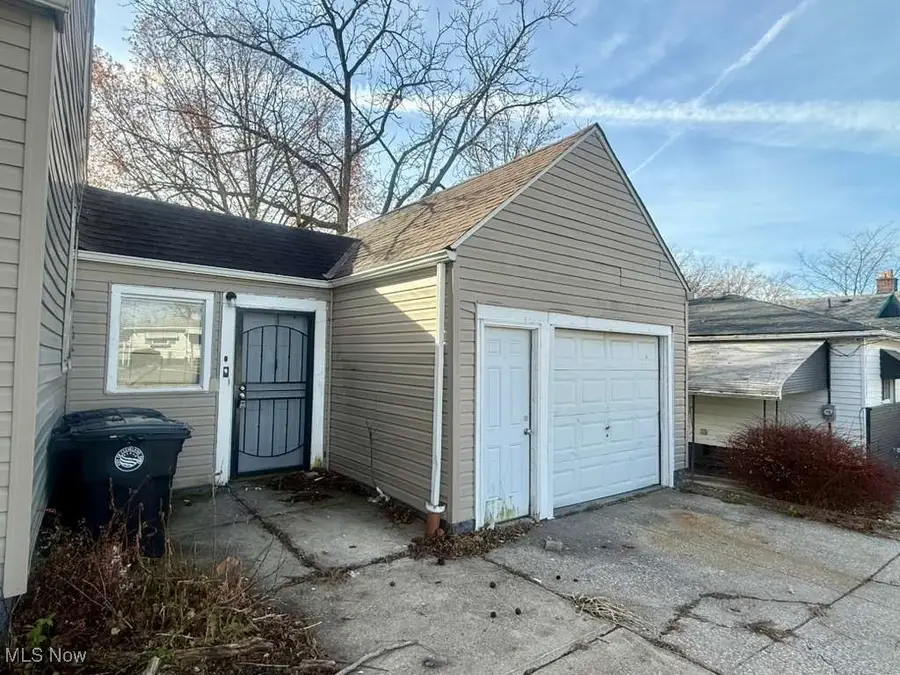 17208 Lipton Avenue, Cleveland, OH 44128 - Image #2