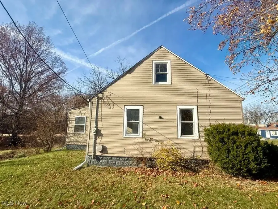 17208 Lipton Avenue, Cleveland, OH 44128 - Image #3