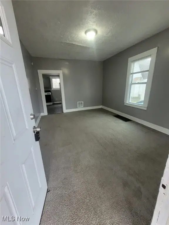 374 E Voris Street, Akron, OH 44311 - Image #2