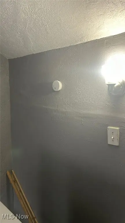 374 E Voris Street, Akron, OH 44311 - Image #3