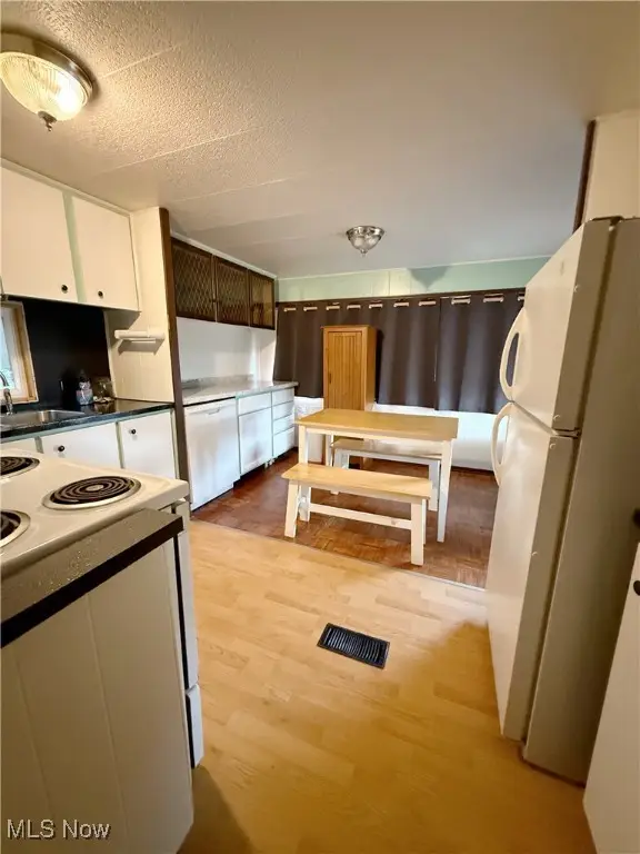 73 Redwood Drive, Beloit, OH 44609 - Image #3