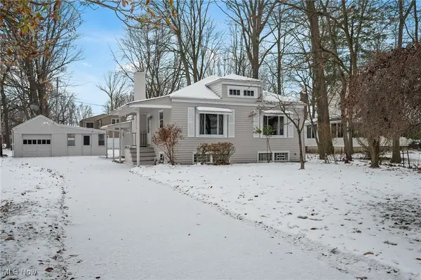 8 Shawondassee Drive, Timberlake, OH 44095