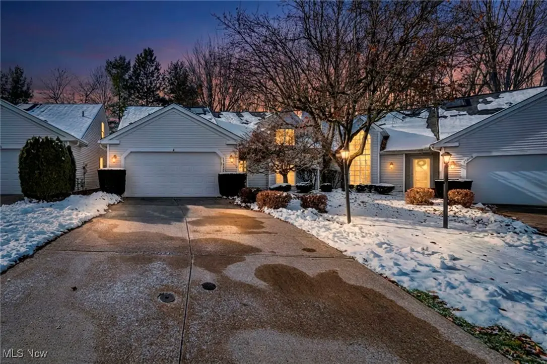 17922 Cambridge Oval, Strongsville, OH 44136 - Image #1