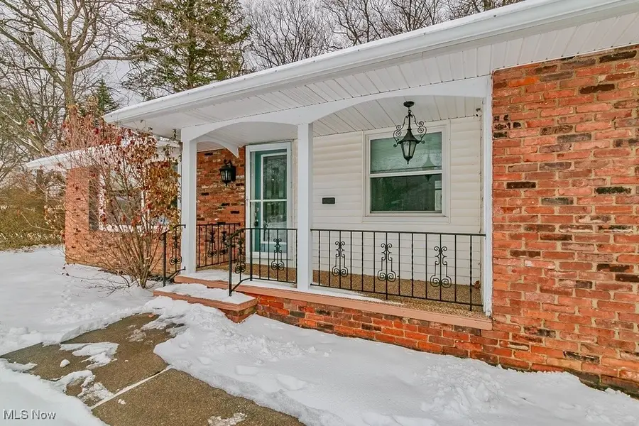 1591 Windsor Circle, Mayfield Heights, OH 44124 - Image #3