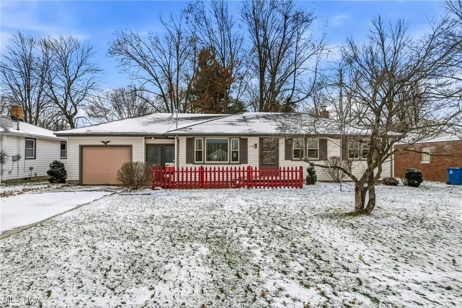 250 E Manor Avenue, Struthers, OH 44471 - Image #2