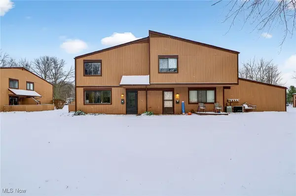 26645 Lake Of The Falls Boulevard, Olmsted Falls, OH 44138