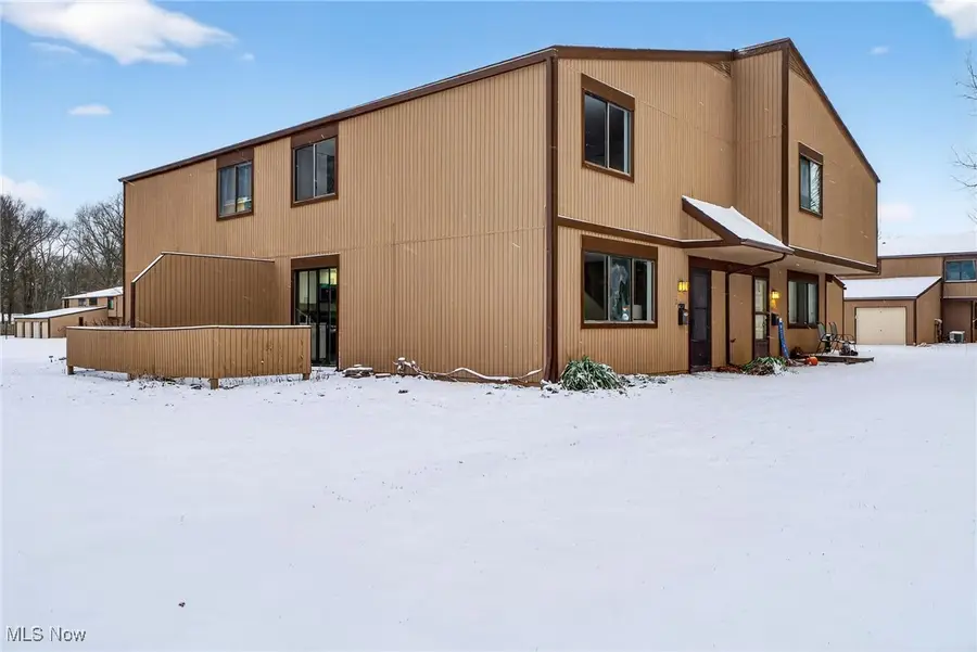 26645 Lake Of The Falls Boulevard, Olmsted Falls, OH 44138 - Image #2